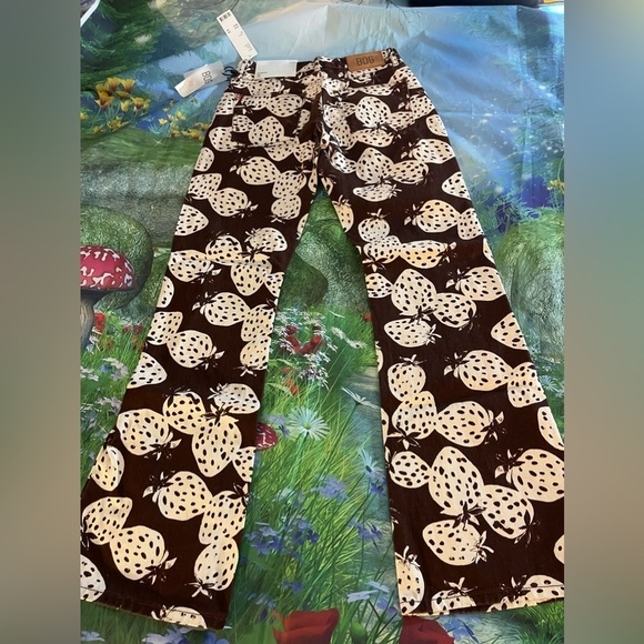 UO BDG '90s Mid-Rise Bootcut Jean in Brown, Strawberry Print, Size: 26, NWT - Picture 12 of 16